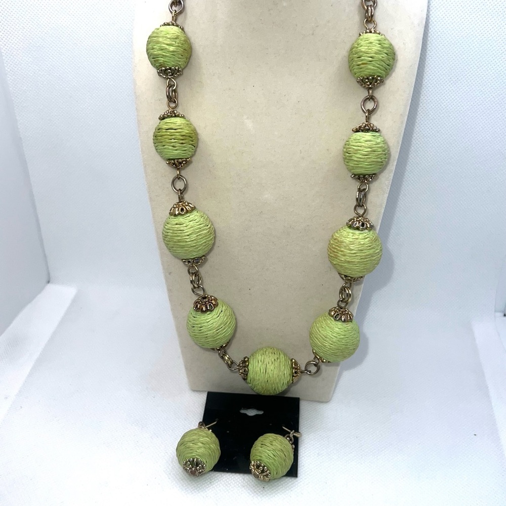 Green‎ Beaded Necklace & Earrings Set Costume Jewelry Pre owned